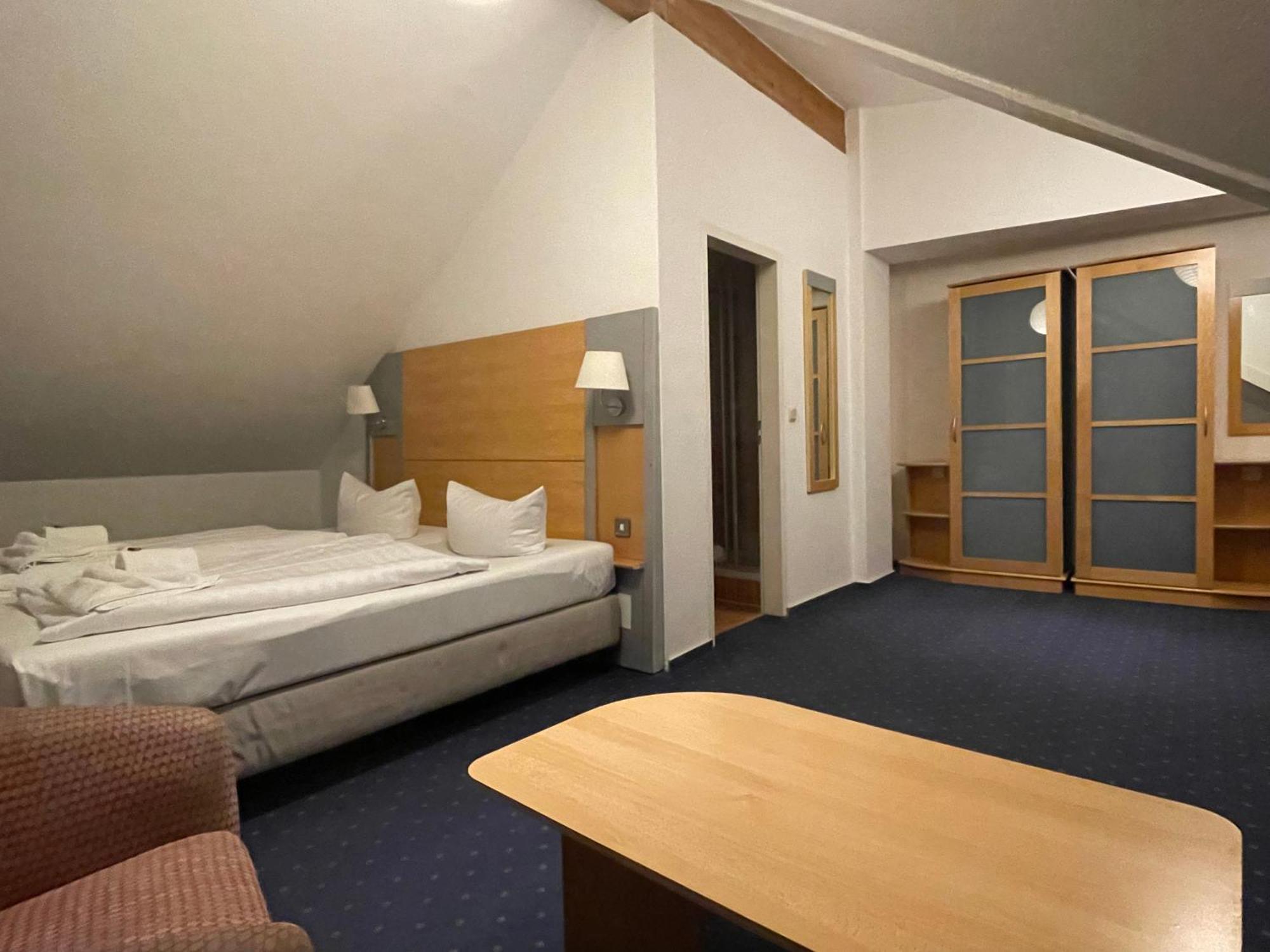Hotel Zum Strand Rostock Exterior photo